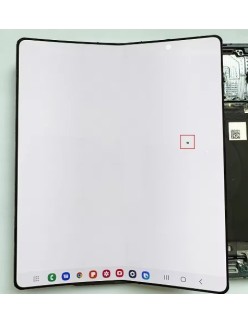 DISPLAY SAMSUNG FOLD 4 CON LEVE DETALLE