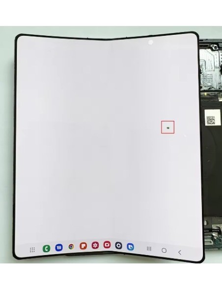DISPLAY SAMSUNG FOLD 4 CON LEVE DETALLE