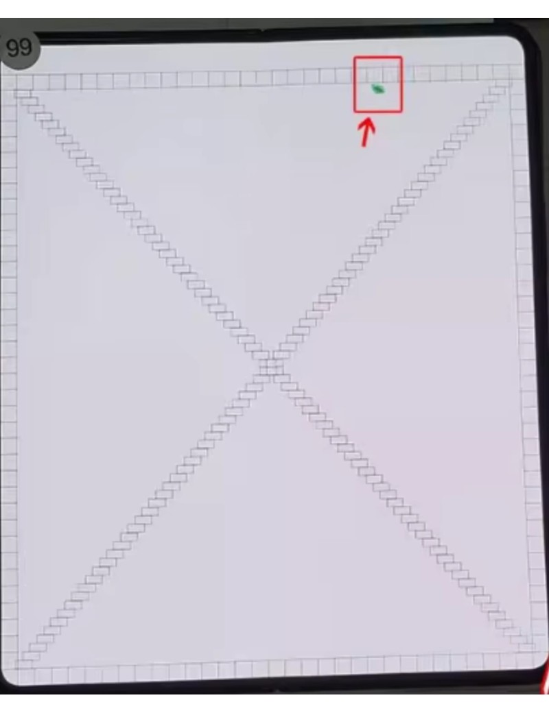 DISPLAY SAMSUNG FOLD 5 CON LEVE DETALLE